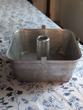 ✨Wear Ever Vintage Square Angel Food Cake Pan Aluminum 9x9x4 No. 2740